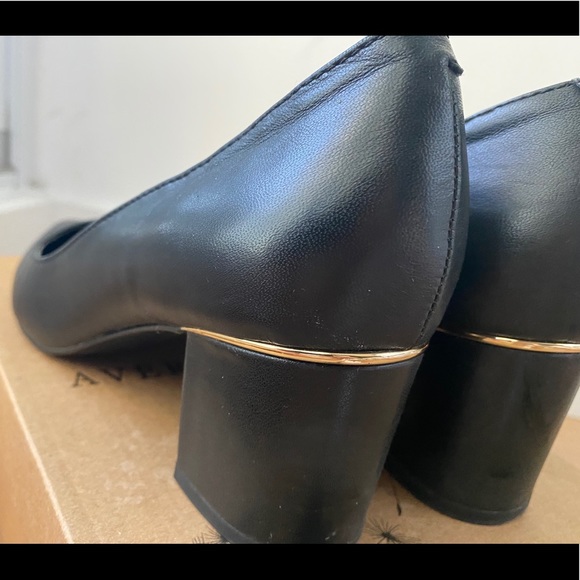 Heels - Picture 5 of 6